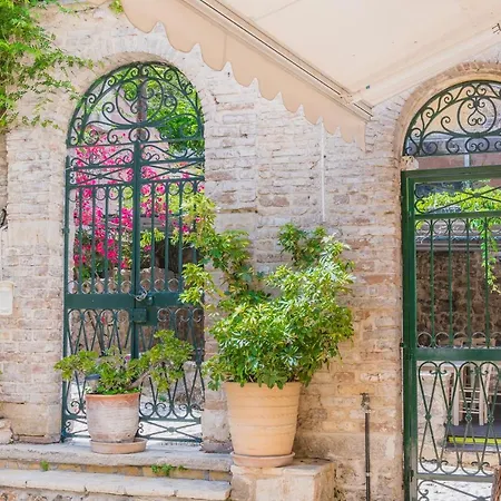 New Fortress & Garden بيت للعطل
